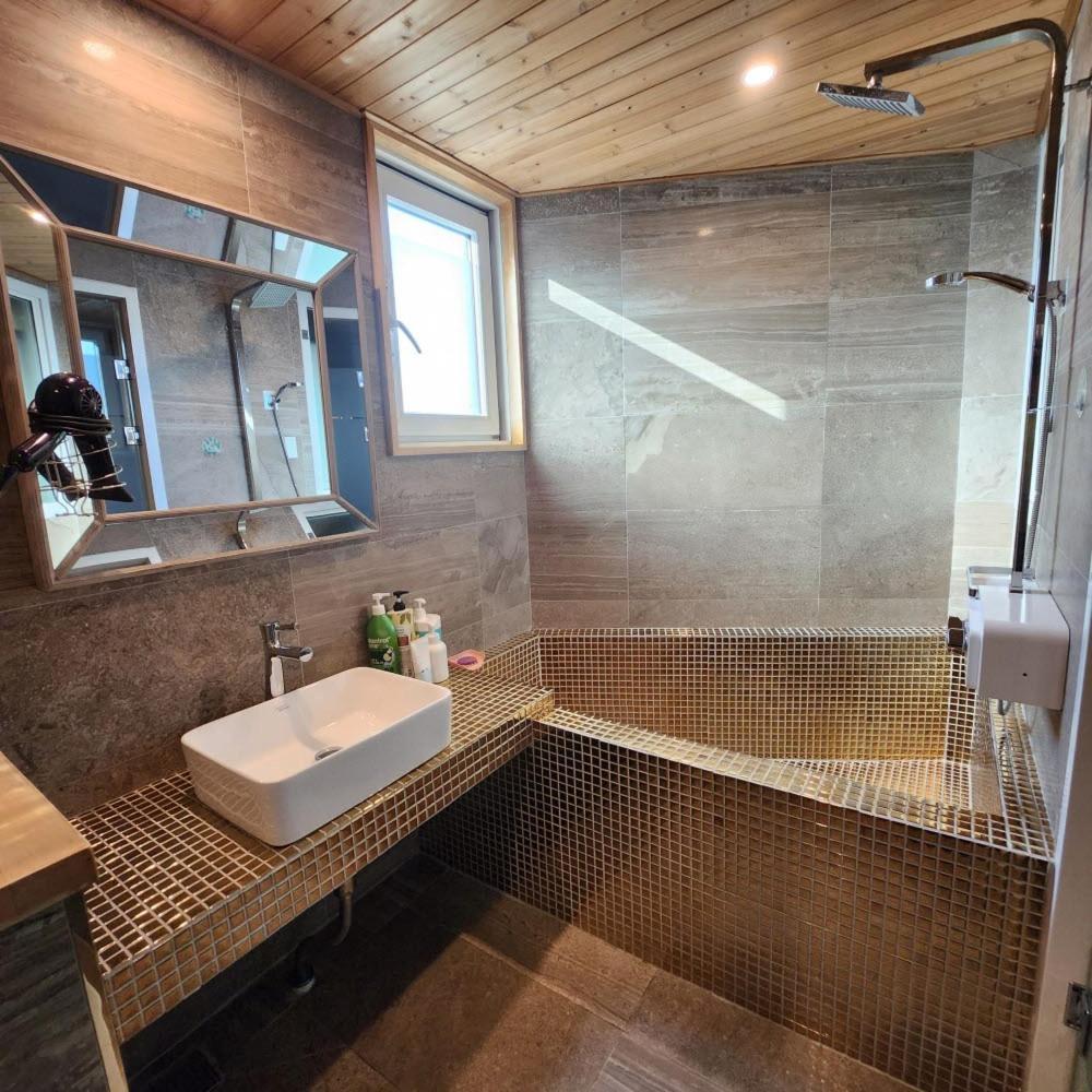 Ariene Guesthouse Gwangju Metropolitan City Bagian luar foto